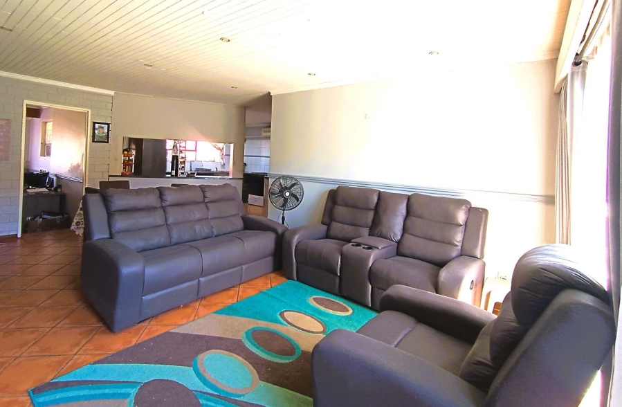 4 Bedroom Property for Sale in Langenhovenpark Free State